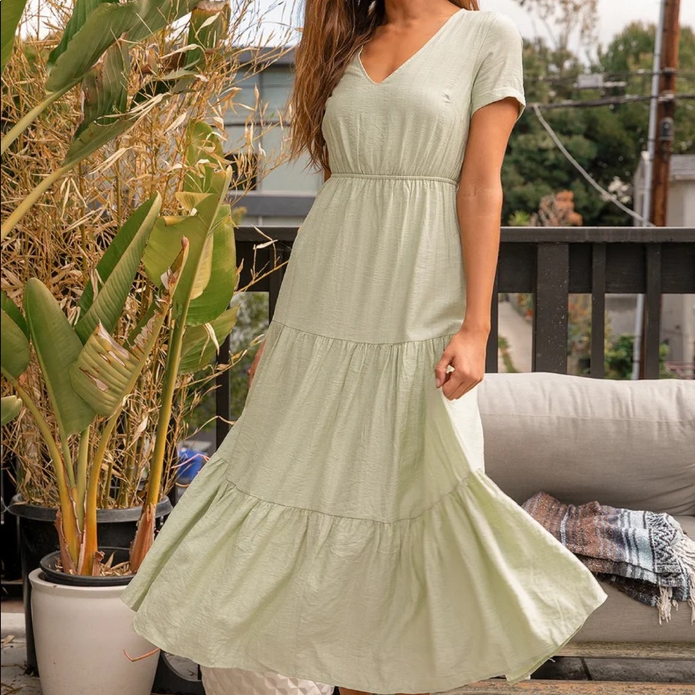 Lulus NWT - Springing Forward Light Green Short Sleeve Tiered Midi Dress